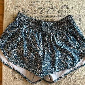 Lululemon Tracker Shorts Size 10 (seawheeze edition)